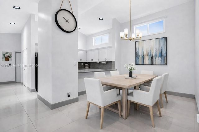 529 Lakeside Cir, Sunrise, FL 33326