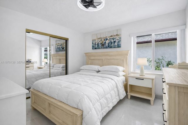 529 Lakeside Cir, Sunrise, FL 33326