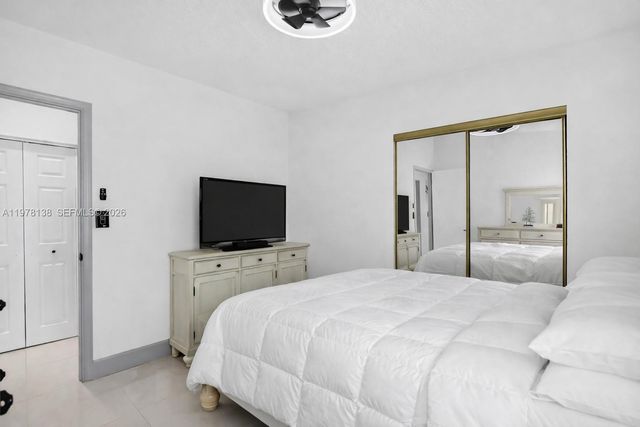 529 Lakeside Cir, Sunrise, FL 33326