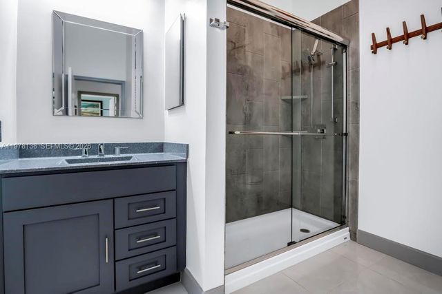 529 Lakeside Cir, Sunrise, FL 33326