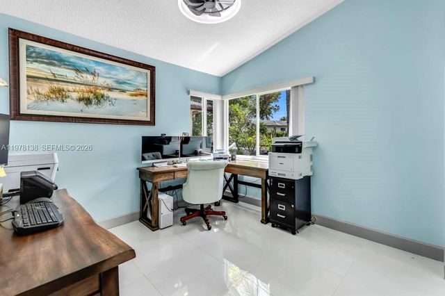 529 Lakeside Cir, Sunrise, FL 33326