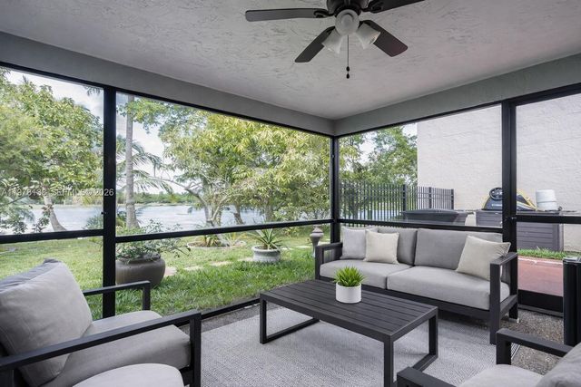 529 Lakeside Cir, Sunrise, FL 33326