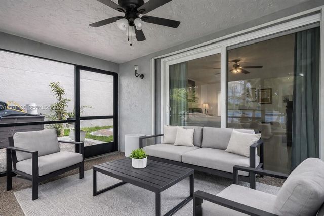 529 Lakeside Cir, Sunrise, FL 33326