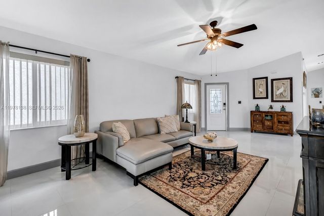 529 Lakeside Cir, Sunrise, FL 33326