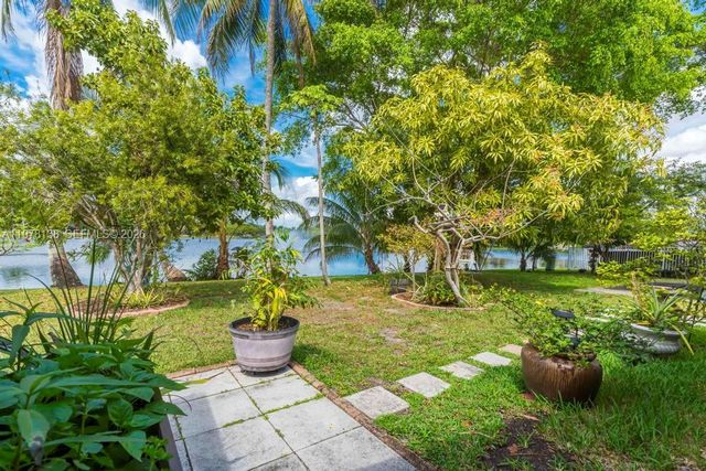 529 Lakeside Cir, Sunrise, FL 33326