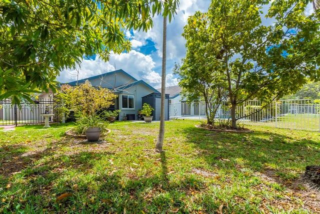 529 Lakeside Cir, Sunrise, FL 33326