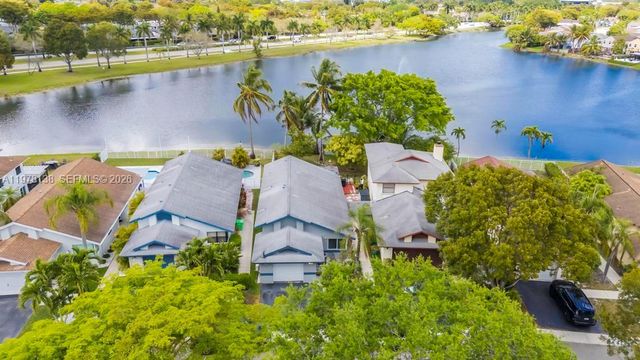 529 Lakeside Cir, Sunrise, FL 33326