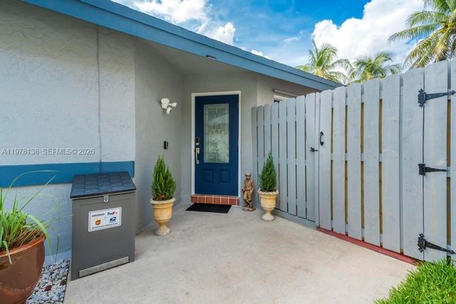 529 Lakeside Cir, Sunrise, FL 33326