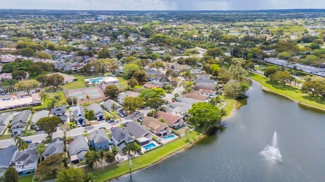 529 Lakeside Cir, Sunrise, FL 33326