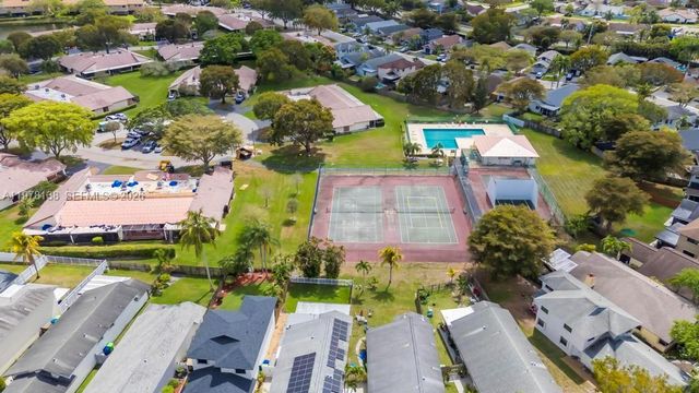 529 Lakeside Cir, Sunrise, FL 33326