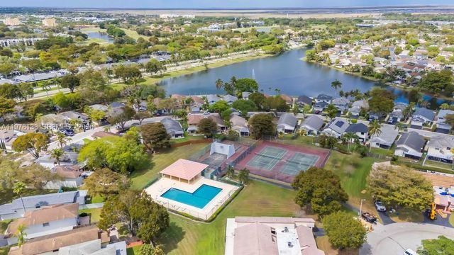 529 Lakeside Cir, Sunrise, FL 33326