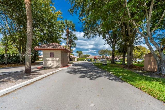 529 Lakeside Cir, Sunrise, FL 33326