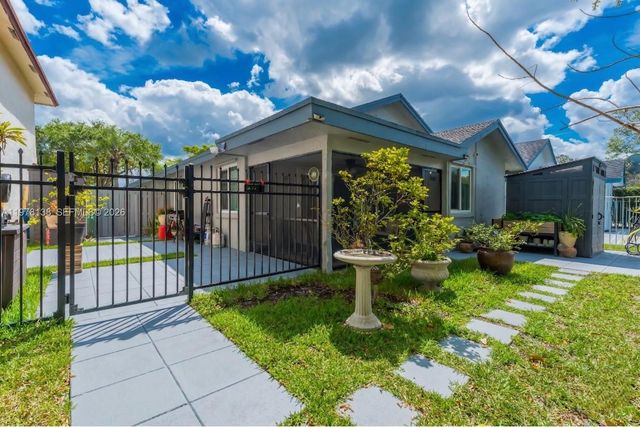 529 Lakeside Cir, Sunrise, FL 33326