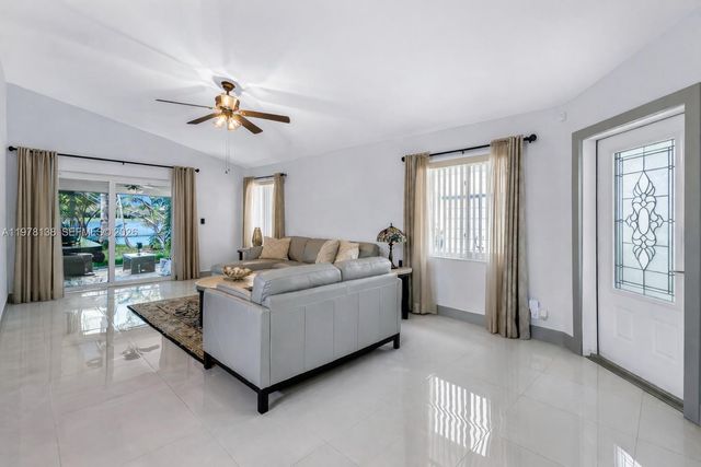 529 Lakeside Cir, Sunrise, FL 33326