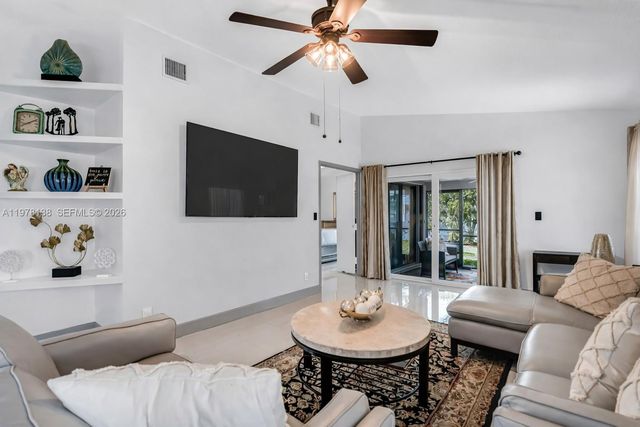 529 Lakeside Cir, Sunrise, FL 33326