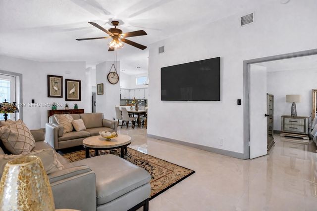 529 Lakeside Cir, Sunrise, FL 33326