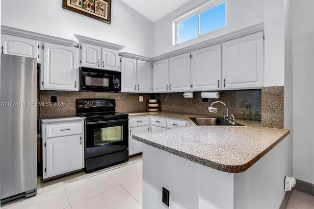 529 Lakeside Cir, Sunrise, FL 33326