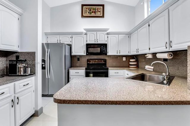 529 Lakeside Cir, Sunrise, FL 33326