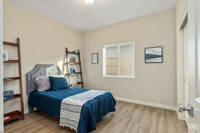 9111 Brown Leaf Avenue, Bakersfield, CA 93306