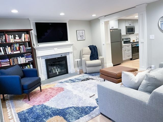 83 Rockridge -, Waltham, MA 02453