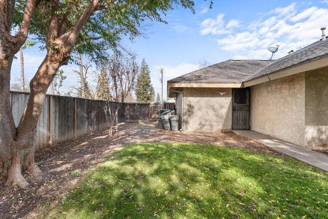 1095 W Sierra Avenue, Fresno, CA 93711