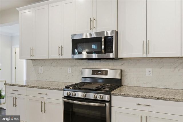 2074 RIVER HERITAGE BLVD, Dumfries, VA 22026