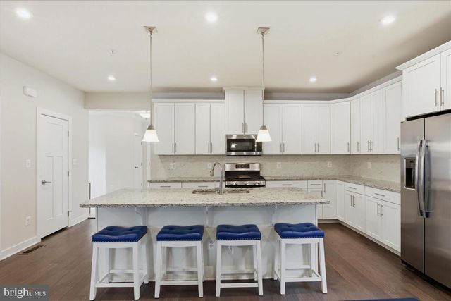 2074 RIVER HERITAGE BLVD, Dumfries, VA 22026