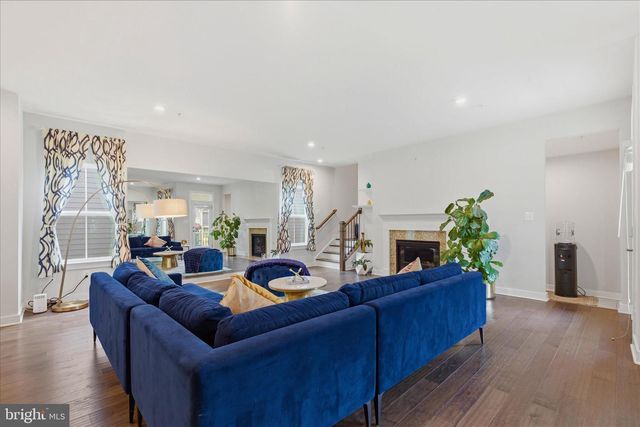 2074 RIVER HERITAGE BLVD, Dumfries, VA 22026