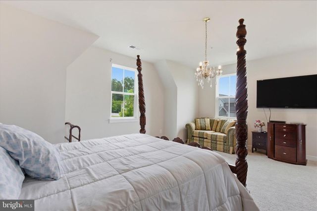 2074 RIVER HERITAGE BLVD, Dumfries, VA 22026