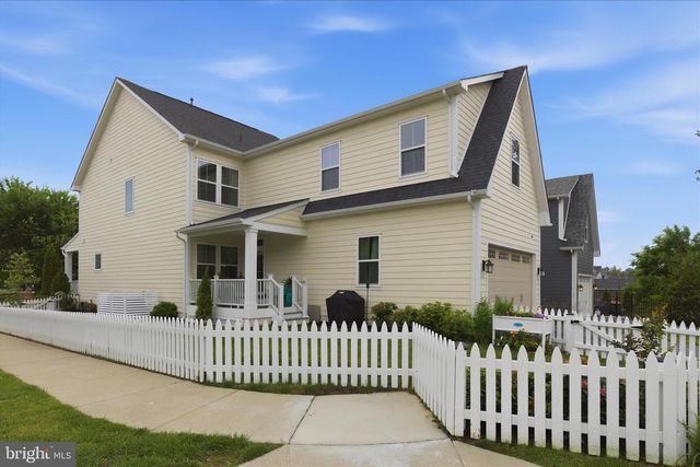 2074 RIVER HERITAGE BLVD, Dumfries, VA 22026