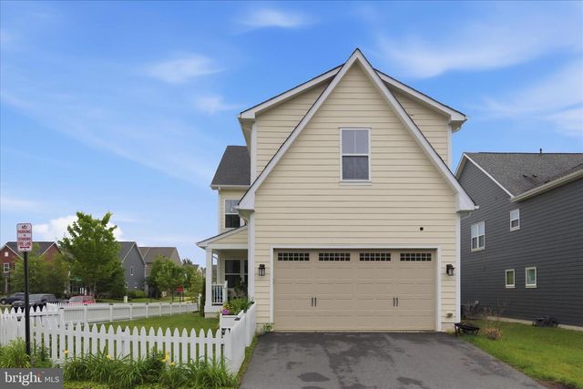 2074 RIVER HERITAGE BLVD, Dumfries, VA 22026