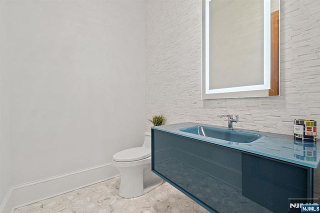 978 Closter Dock Road, Alpine, NJ 07620