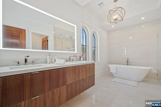 978 Closter Dock Road, Alpine, NJ 07620