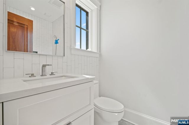 978 Closter Dock Road, Alpine, NJ 07620