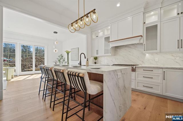 978 Closter Dock Road, Alpine, NJ 07620