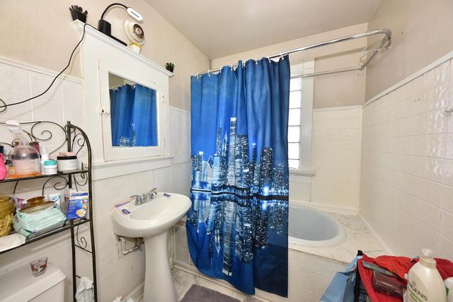 234 N 37th STREET, Milwaukee, WI 53208