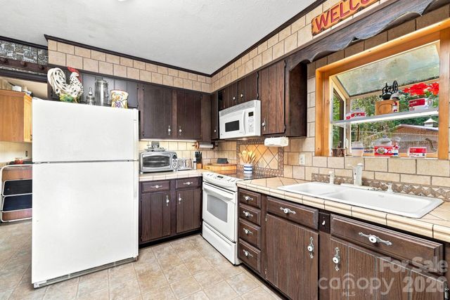518 Nicholson Cove Road, Cullowhee, NC 28723