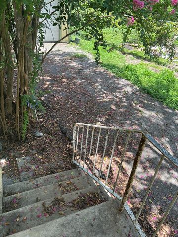 2114 Rountree DR, Austin, TX 78722