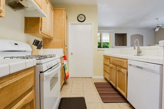 9326 Bennoel Way, Elk Grove, CA 95758