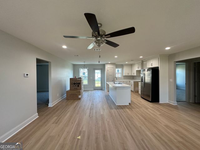 61 Cypress Street, Ray City, GA 31645