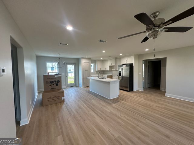 61 Cypress Street, Ray City, GA 31645