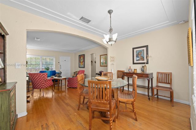 2460 SW 24th St, Miami, FL 33145