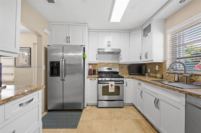 2460 SW 24th St, Miami, FL 33145