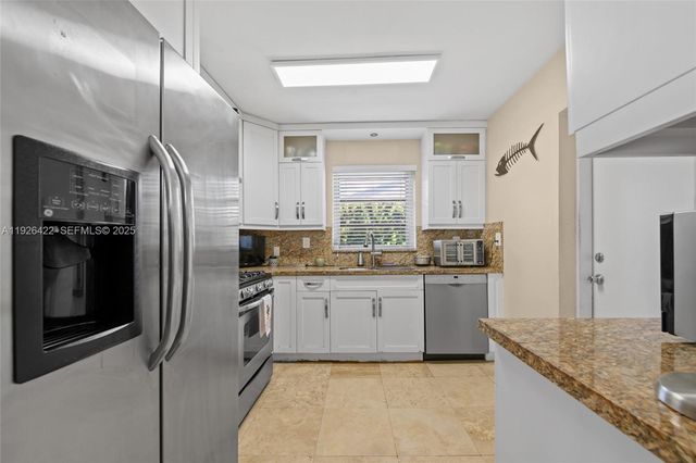 2460 SW 24th St, Miami, FL 33145