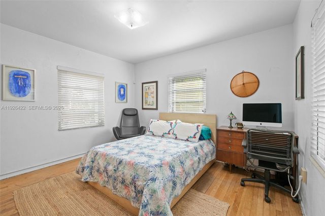 2460 SW 24th St, Miami, FL 33145