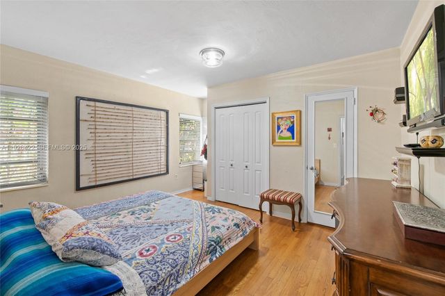 2460 SW 24th St, Miami, FL 33145