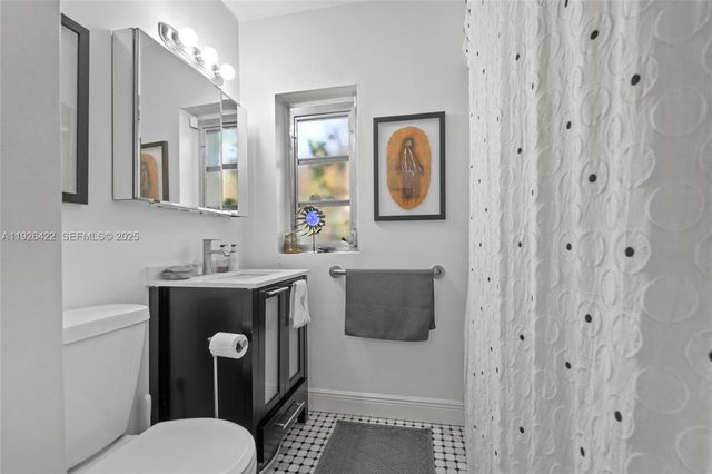 2460 SW 24th St, Miami, FL 33145