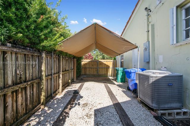 2460 SW 24th St, Miami, FL 33145