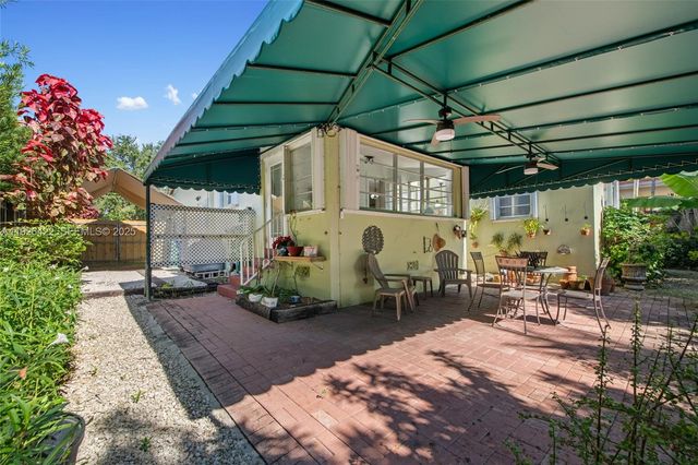 2460 SW 24th St, Miami, FL 33145