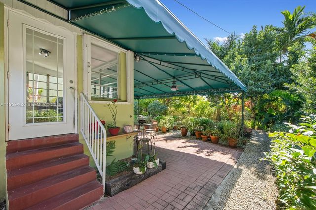 2460 SW 24th St, Miami, FL 33145